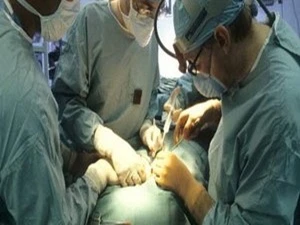 河内市成功实施首例亲属活体肾移植手术